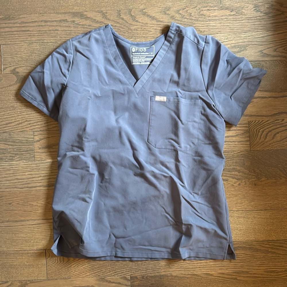 Figs scrub top